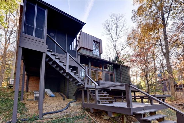 302 Artillery RD, Yorktown, VA 23692