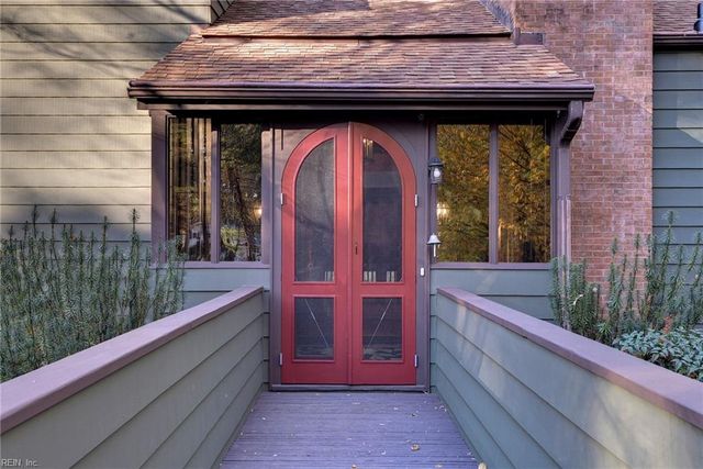 302 Artillery RD, Yorktown, VA 23692