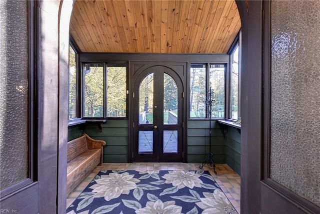 302 Artillery RD, Yorktown, VA 23692