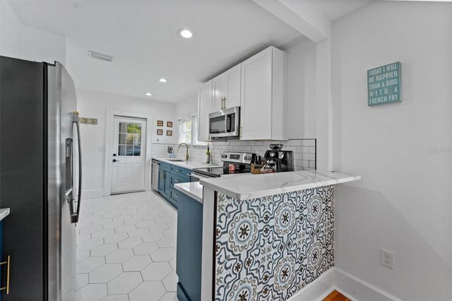 4221 1ST AVENUE N, St Petersburg, FL 33713