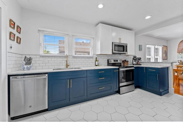 4221 1ST AVENUE N, St Petersburg, FL 33713