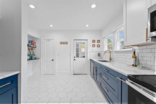 4221 1ST AVENUE N, St Petersburg, FL 33713