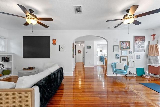 4221 1ST AVENUE N, St Petersburg, FL 33713