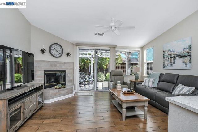 2294 El Monte Dr, Oakley, CA 94561