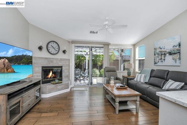 2294 El Monte Dr, Oakley, CA 94561