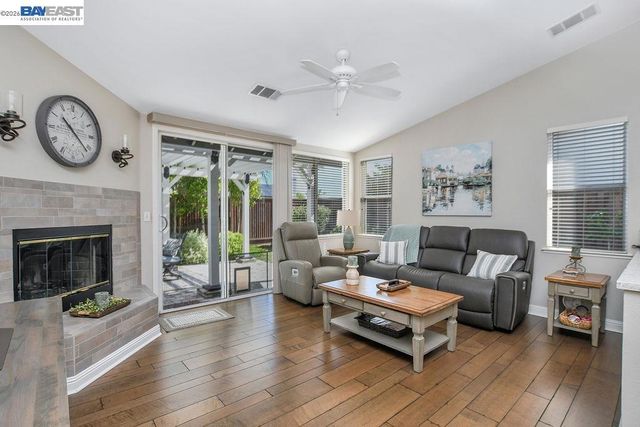 2294 El Monte Dr, Oakley, CA 94561