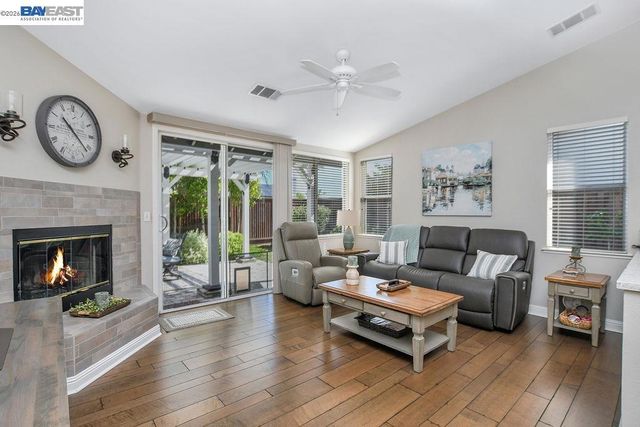 2294 El Monte Dr, Oakley, CA 94561
