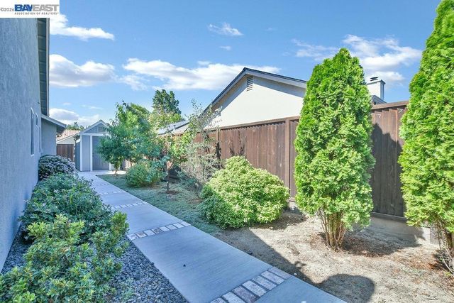 2294 El Monte Dr, Oakley, CA 94561