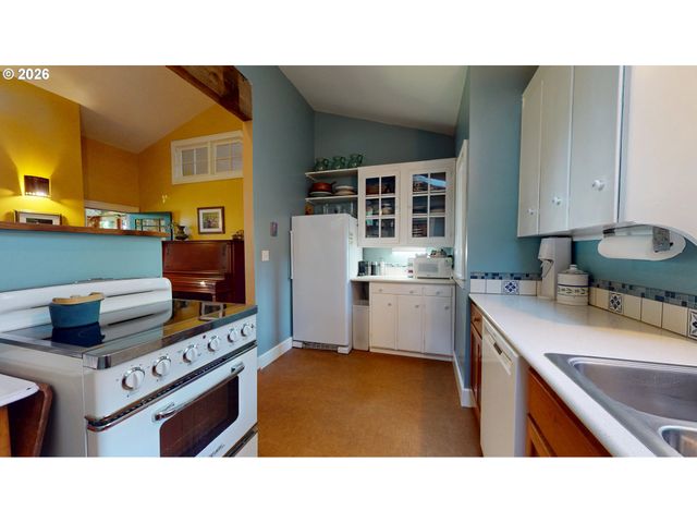411 PERRY St, Springfield, OR 97477