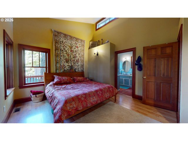 411 PERRY St, Springfield, OR 97477