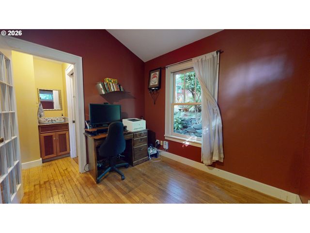 411 PERRY St, Springfield, OR 97477