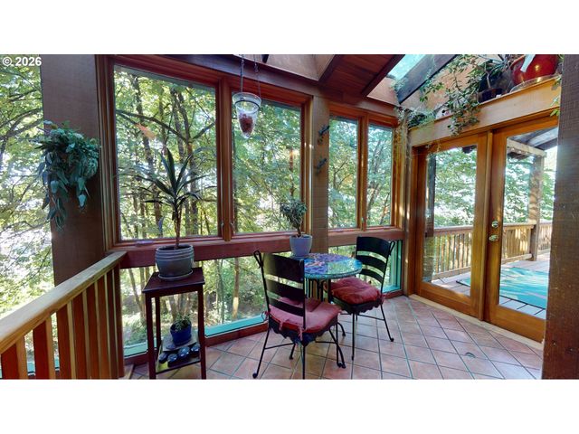 411 PERRY St, Springfield, OR 97477