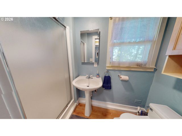 411 PERRY St, Springfield, OR 97477