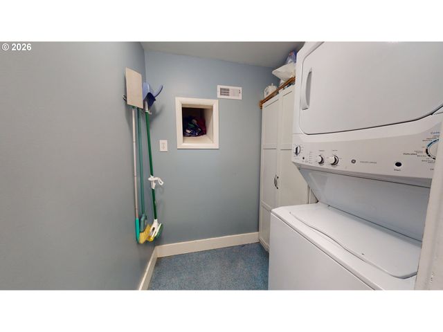 411 PERRY St, Springfield, OR 97477