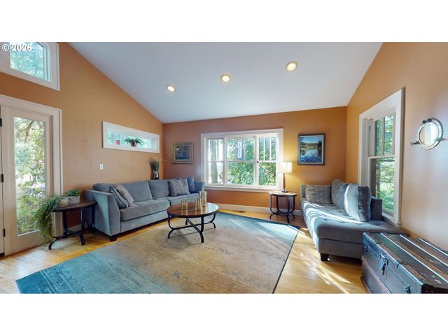 411 PERRY St, Springfield, OR 97477