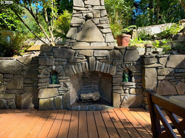 411 PERRY St, Springfield, OR 97477