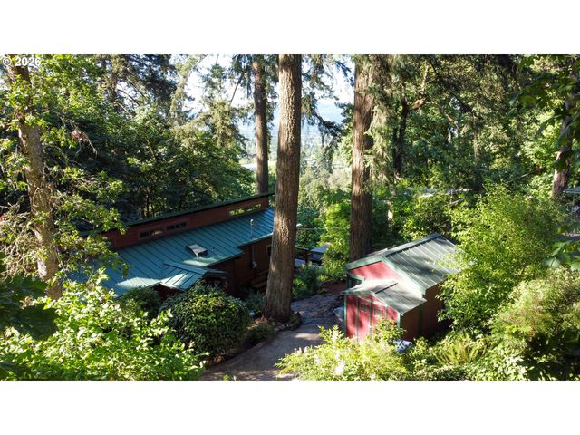 411 PERRY St, Springfield, OR 97477