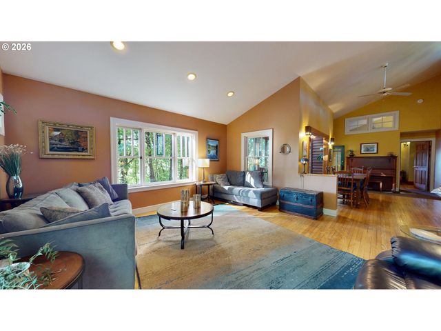 411 PERRY St, Springfield, OR 97477