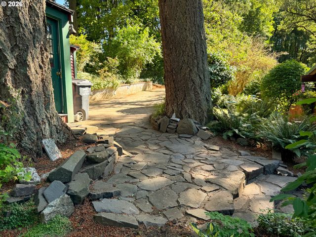 411 PERRY St, Springfield, OR 97477