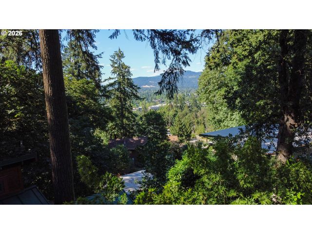 411 PERRY St, Springfield, OR 97477