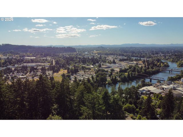 411 PERRY St, Springfield, OR 97477