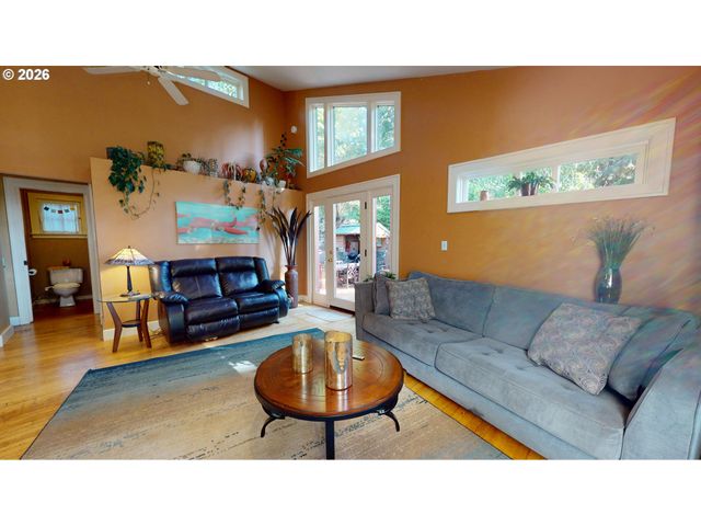 411 PERRY St, Springfield, OR 97477