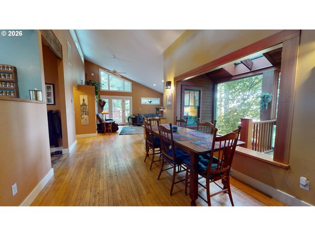 411 PERRY St, Springfield, OR 97477