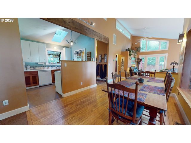 411 PERRY St, Springfield, OR 97477