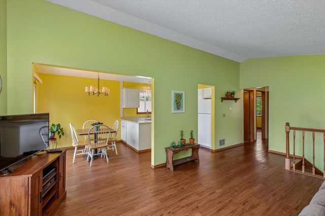 4209 Braddock Trail, Eagan, MN 55123