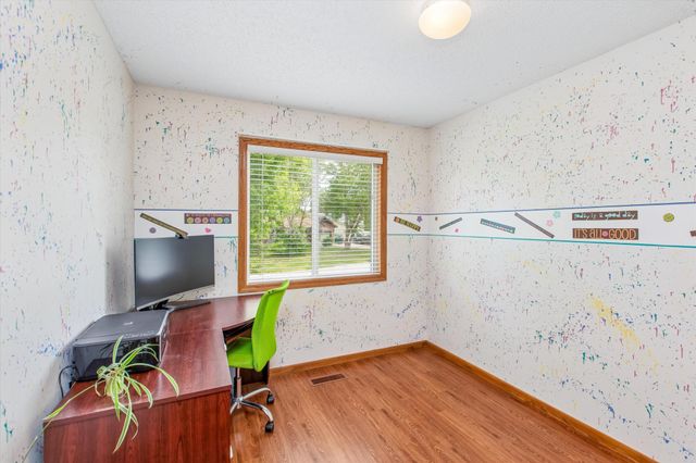 4209 Braddock Trail, Eagan, MN 55123