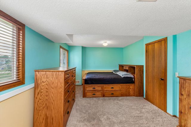 4209 Braddock Trail, Eagan, MN 55123
