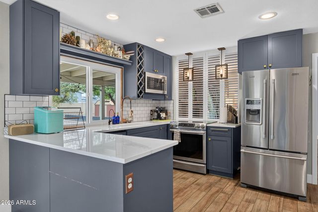 2360 E SAHUARO Drive, Phoenix, AZ 85028