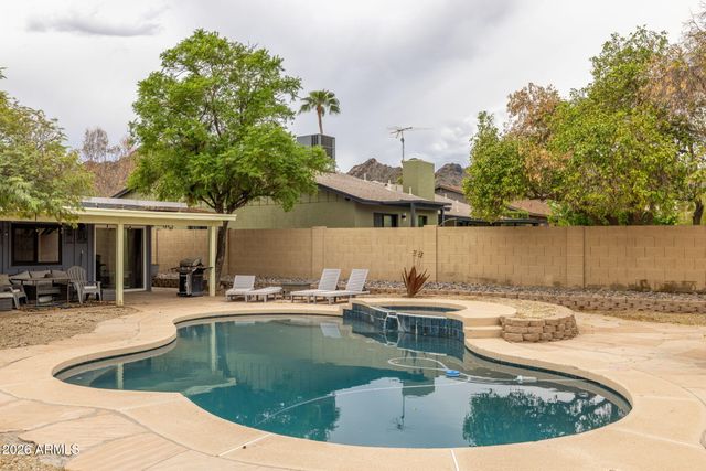 2360 E SAHUARO Drive, Phoenix, AZ 85028