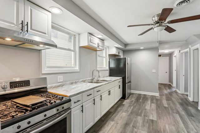 9720 S Exchange Avenue, Chicago, IL 60617