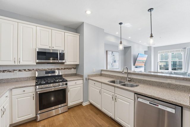 8103 Oakview Drive N, Maple Grove, MN 55369