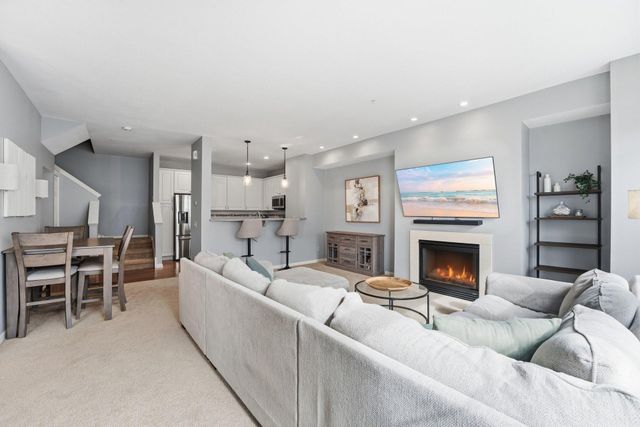 8103 Oakview Drive N, Maple Grove, MN 55369