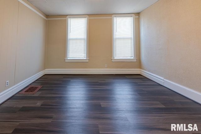 1831 N LINN Street, Peoria, IL 61604