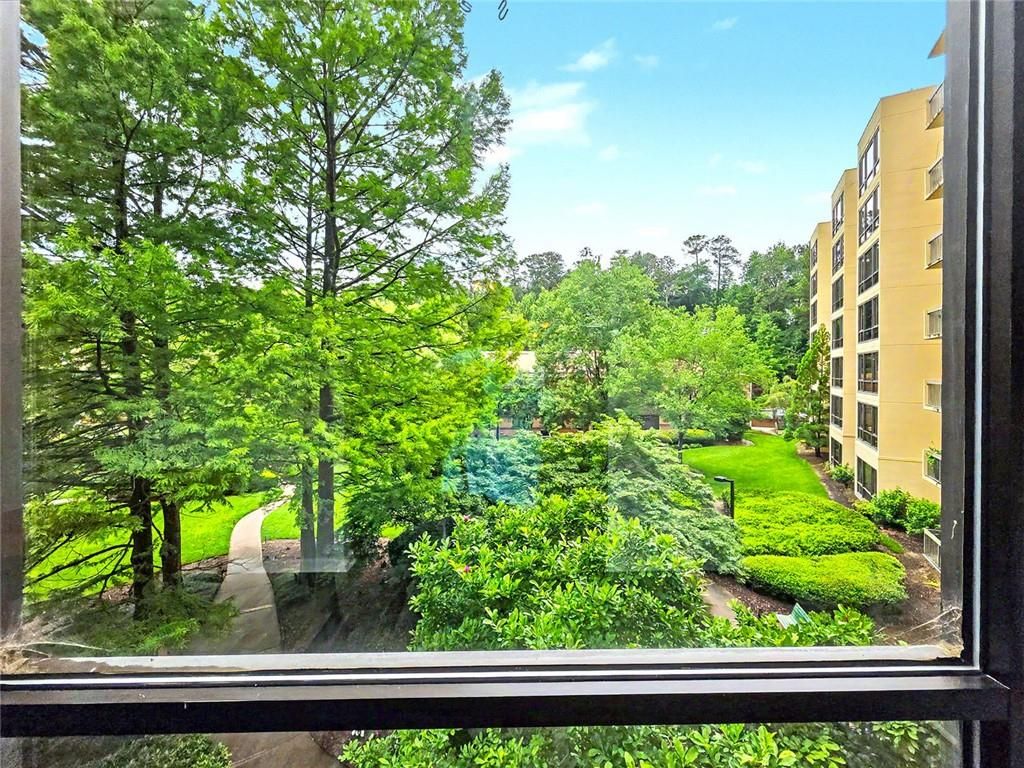 Image 17 of property listing at 1800 Clairmont Lake 301, Decatur, GA 30033