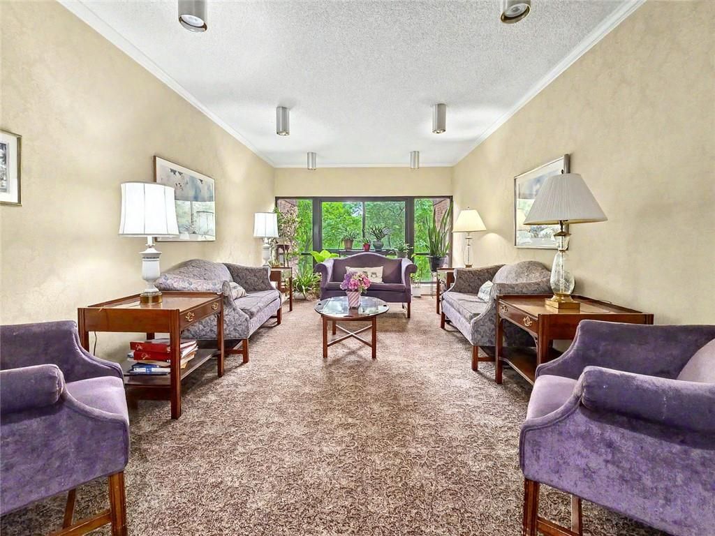 Image 21 of property listing at 1800 Clairmont Lake 301, Decatur, GA 30033