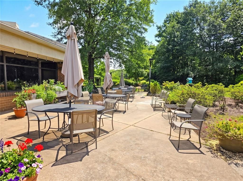 Image 23 of property listing at 1800 Clairmont Lake 301, Decatur, GA 30033