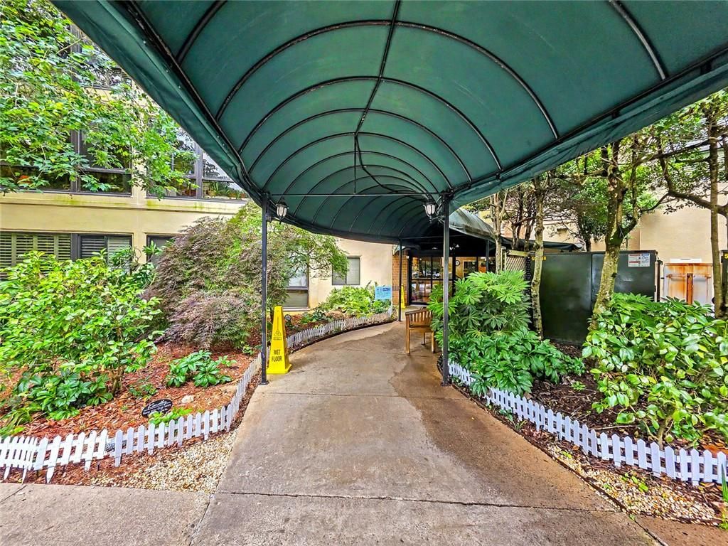 Image 3 of property listing at 1800 Clairmont Lake 301, Decatur, GA 30033