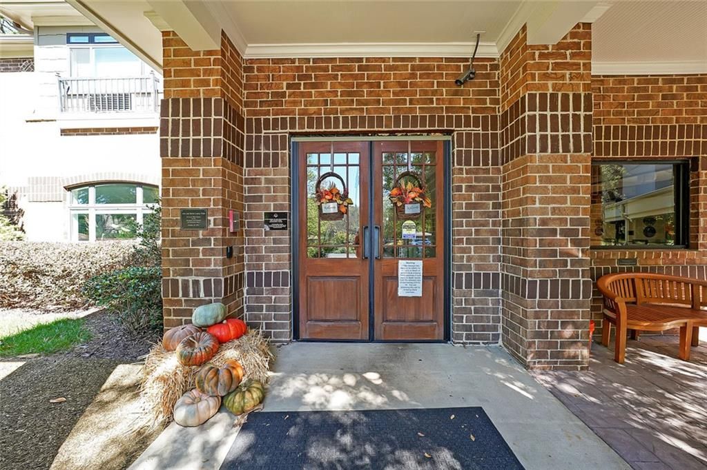 Image 43 of property listing at 1800 Clairmont Lake 301, Decatur, GA 30033