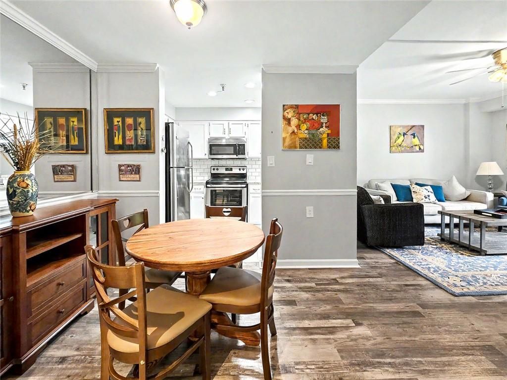Image 6 of property listing at 1800 Clairmont Lake 301, Decatur, GA 30033