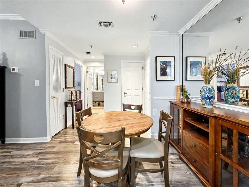 Image 7 of property listing at 1800 Clairmont Lake 301, Decatur, GA 30033