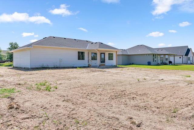5161 N Colonial Ave, Bel Aire, KS 67226