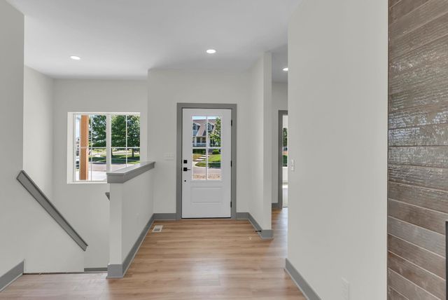 5161 N Colonial Ave, Bel Aire, KS 67226