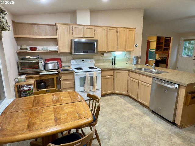 21191 E COUNTRY CLUB Rd, Brightwood, OR 97011