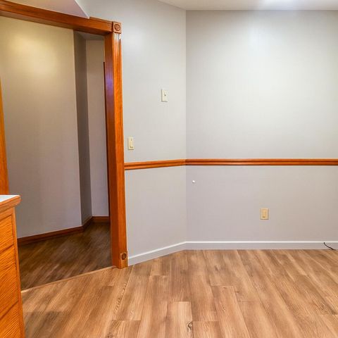 2831 N Garry Street, Springfield, MO 65803