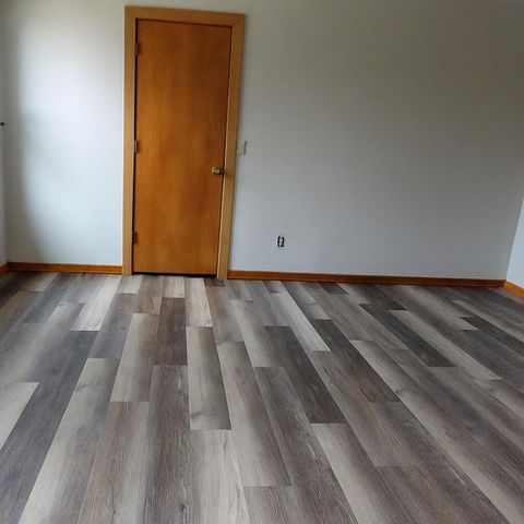 2831 N Garry Street, Springfield, MO 65803