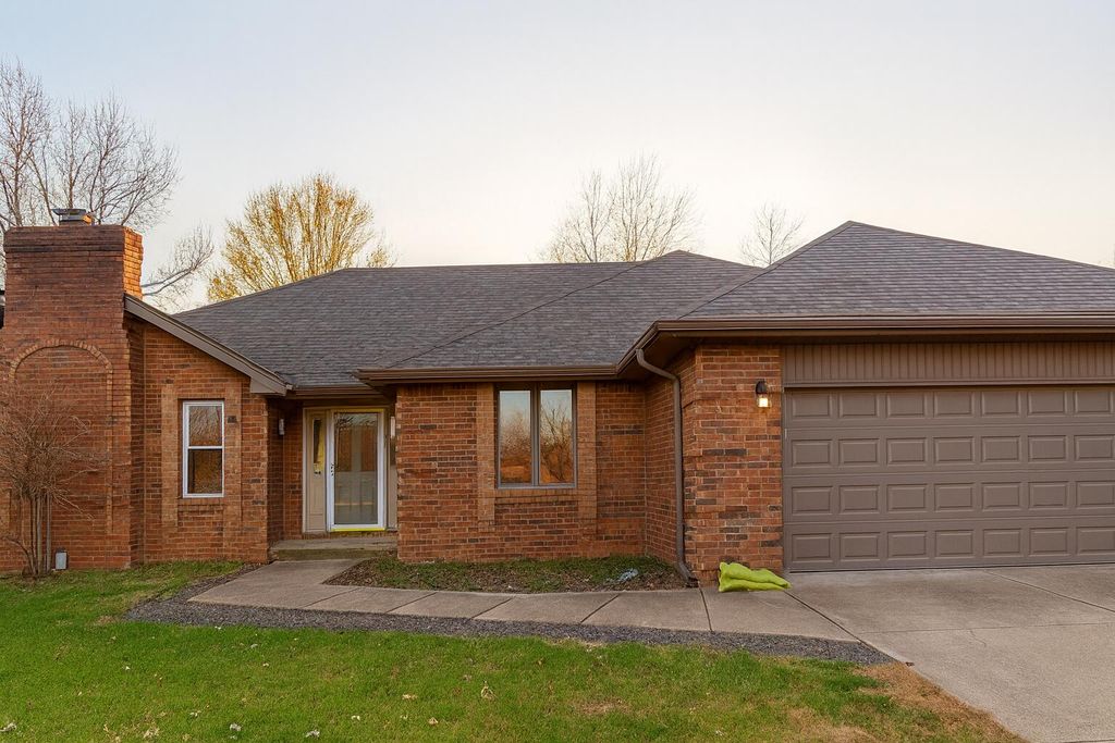 2831 N Garry Street, Springfield, MO 65803